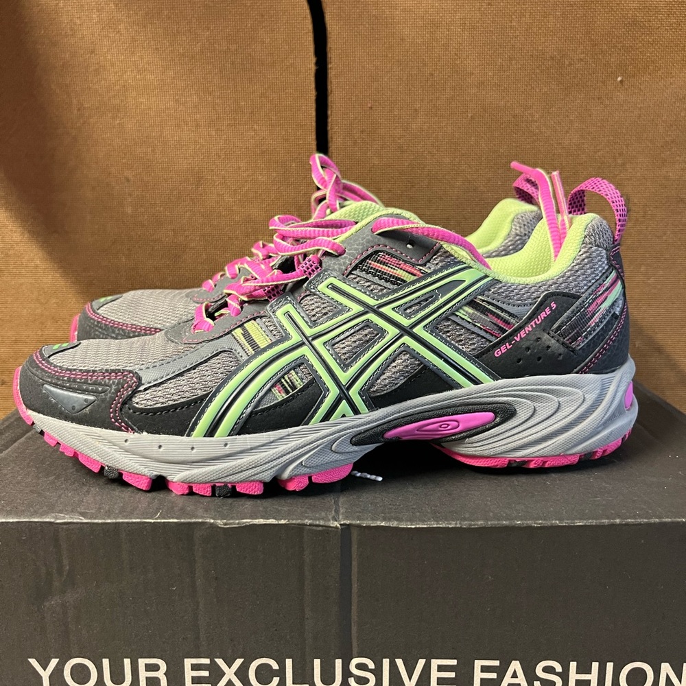 ASICS sneakers - 8 (like new)
